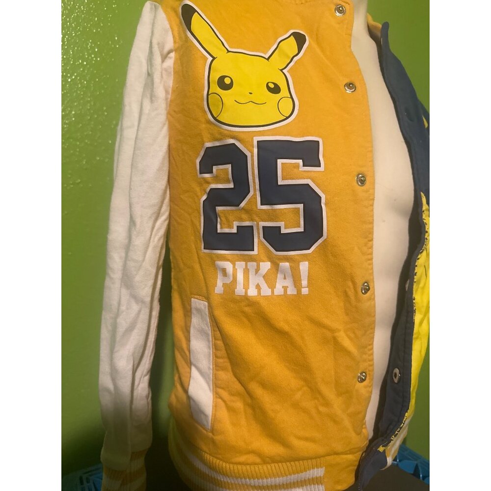 Pikachu jacket - Picture 2 of 8